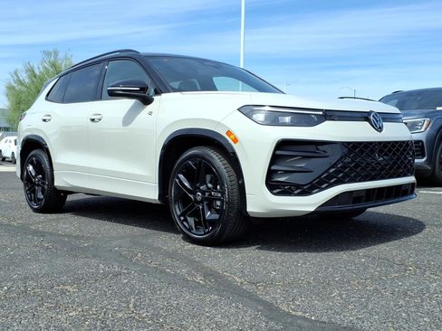 New 2026 Volkswagen Tiguan SE R-Line image 1