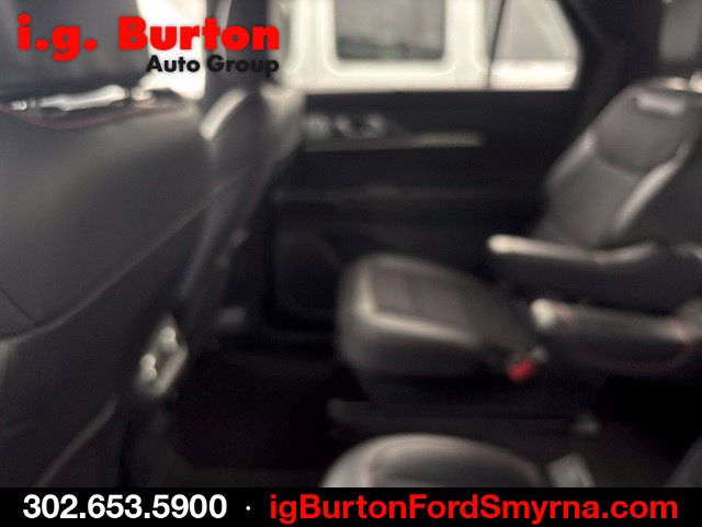Used 2025 Ford Explorer ST AWD/4WD image 6