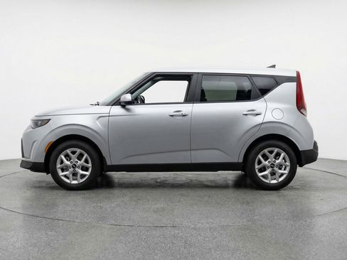 Used 2025 Kia Soul LX w/ LX Technology Package FWD image 5