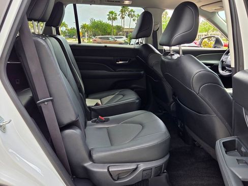 Used 2024 Toyota Grand Highlander AWD Hybrid image 18
