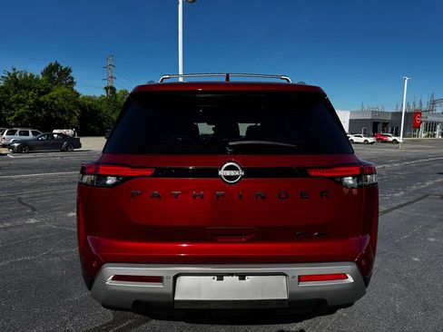 Used 2023 Nissan Pathfinder SL w/ Black Appearance Package AWD/4WD image 6