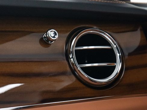 Certified 2022 Bentley Bentayga AWD/4WD image 42