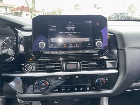 Used 2024 Nissan Pathfinder SV image 14