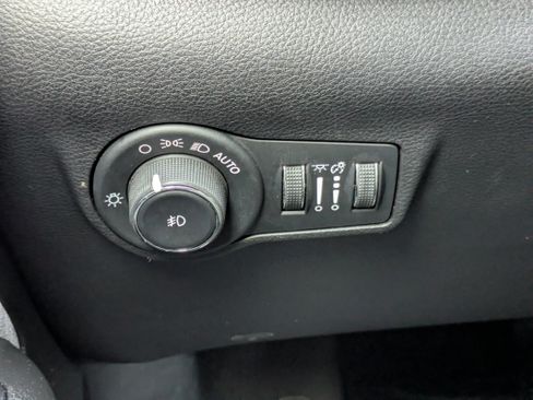 Used 2024 Jeep Compass Latitude image 15