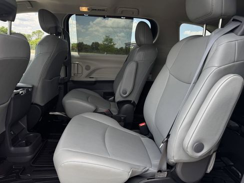 Used 2024 Toyota Sienna XLE w/ XLE Plus Package AWD/4WD image 28