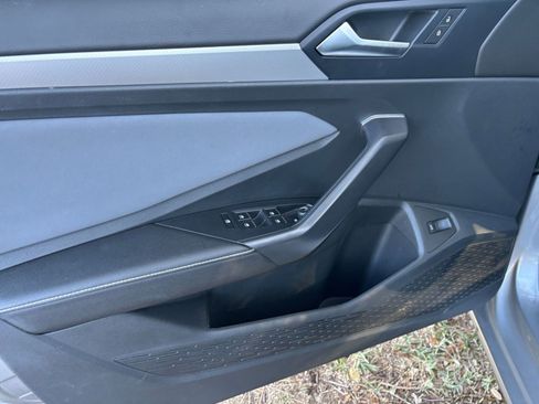 Used 2025 Volkswagen Jetta SE image 21