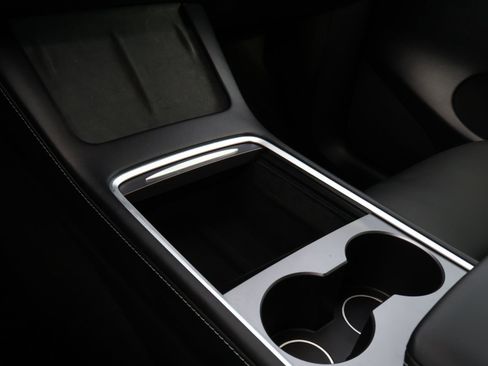 Used 2024 Tesla Model Y Long Range image 21