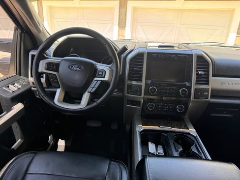 Used 2019 Ford F250 Lariat w/ Lariat Ultimate Package AWD/4WD image 13