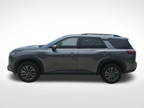 Used 2025 Nissan Pathfinder SV FWD image 5