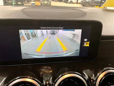 Used 2022 Mercedes-Benz GLB 250 4MATIC image 19