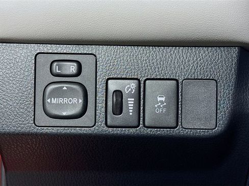 Used 2013 Toyota RAV4 Limited image 10