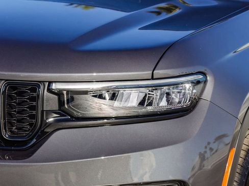 New 2025 Jeep Grand Cherokee Altitude image 4