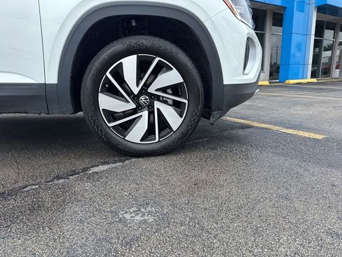 Used 2025 Volkswagen Atlas SE FWD image 3