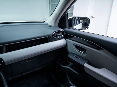 Used 2025 Honda Pilot EX-L image 11