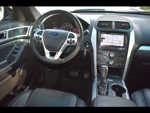 Used 2015 Ford Explorer XLT w/ Equipment Group 202A FWD image 31