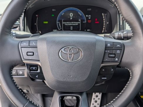 Used 2026 Toyota Camry SE FWD image 18