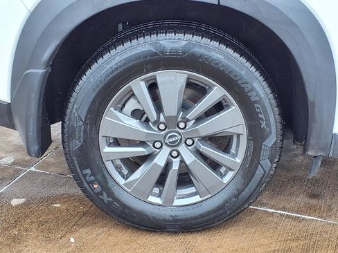 Used 2024 Nissan Pathfinder SV FWD image 29