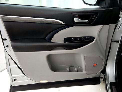 Certified 2019 Toyota Highlander Limited image 35