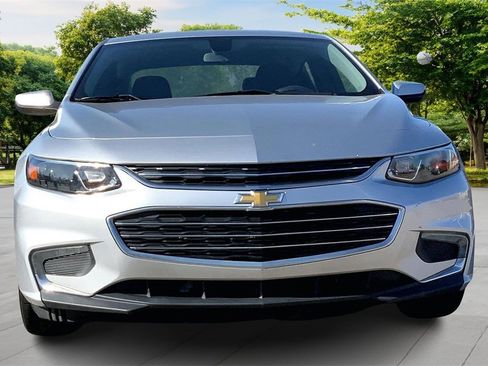 Used 2017 Chevrolet Malibu LT image 2