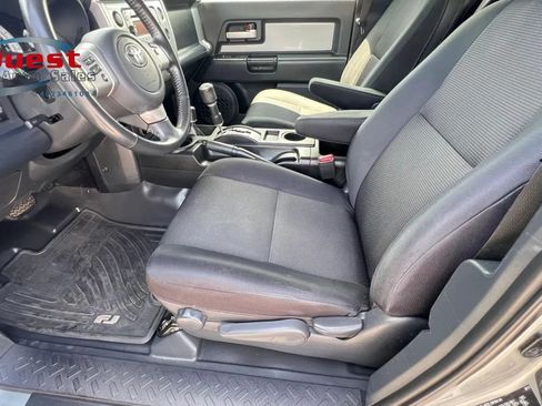 Used 2012 Toyota FJ Cruiser 4WD w/ Upgrade Pkg image 31