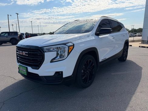 Used 2023 GMC Terrain SLT w/ Elevation Edition FWD image 7