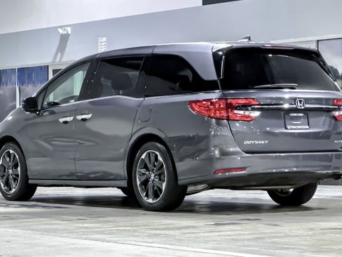 Certified 2024 Honda Odyssey Elite image 3