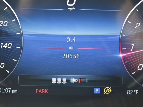 Used 2023 Mercedes-Benz GLC 300 4MATIC image 36