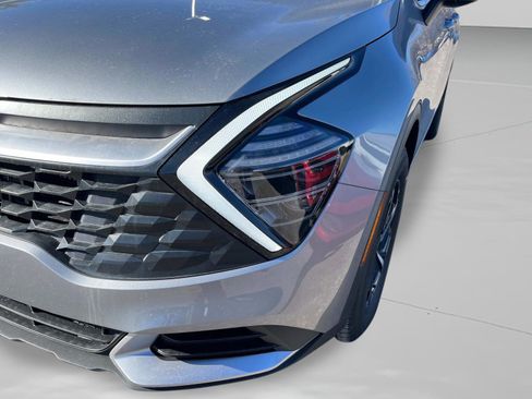 New 2025 Kia Sportage LX image 9
