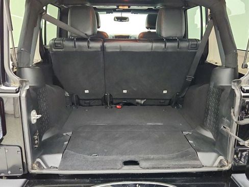 Used 2018 Jeep Wrangler Unlimited Sahara AWD/4WD image 20