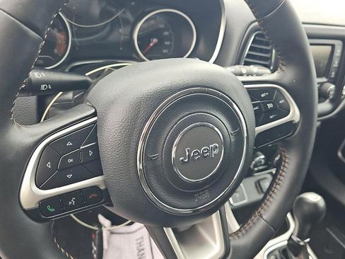 Used 2018 Jeep Compass Latitude FWD image 8