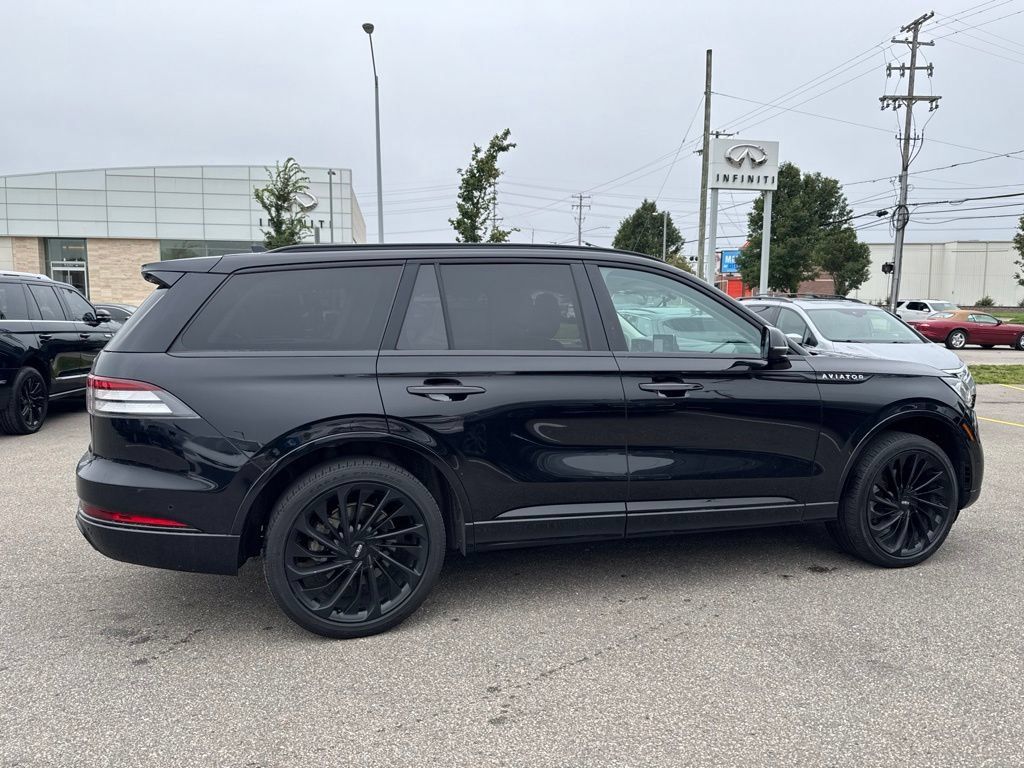 Used 2023 Lincoln Aviator Reserve w/ Equipment Group 201A AWD/4WD image 6