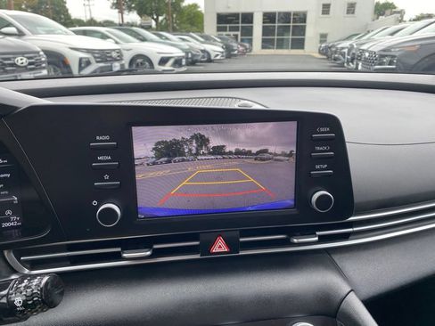 Certified 2023 Hyundai Elantra SE FWD image 12