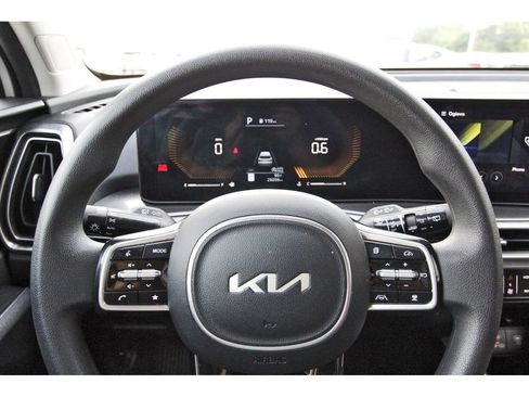Certified 2025 Kia Sorento LX FWD image 16