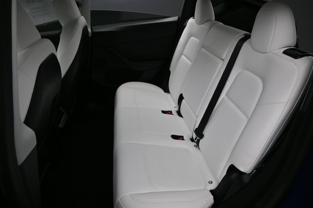 Used 2024 Tesla Model Y 2WD image 27