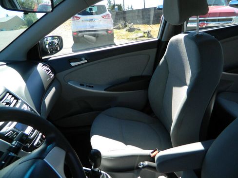 Used 2014 Hyundai Accent GLS image 12