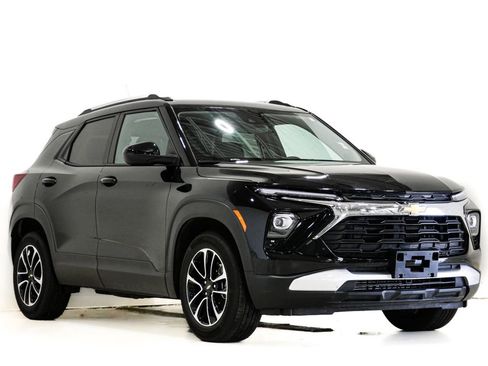 Used 2025 Chevrolet TrailBlazer LT FWD image 1