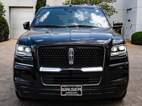 Used 2024 Lincoln Navigator Reserve AWD/4WD image 2