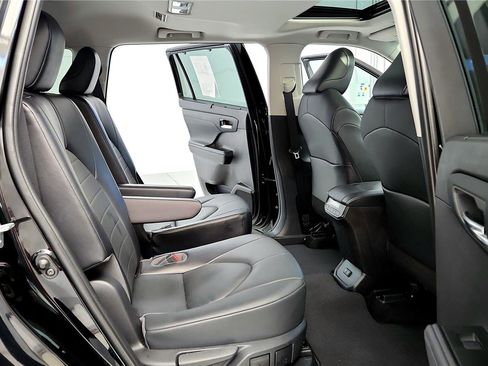 Certified 2021 Toyota Highlander XLE image 22