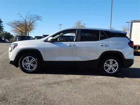 Used 2022 GMC Terrain SLE image 6