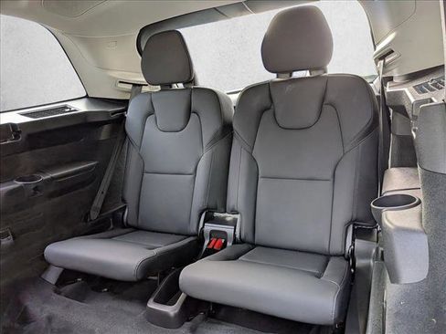 Certified 2025 Volvo XC90 B5 Plus w/ Protection Package Premier image 22