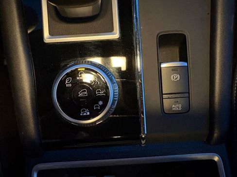 Used 2024 Mitsubishi Outlander AWD image 31