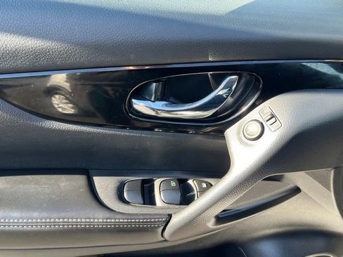 Used 2021 Nissan Rogue Sport SV image 14