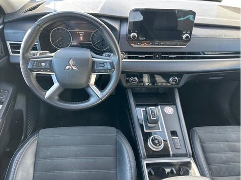 Used 2024 Mitsubishi Outlander SE image 5