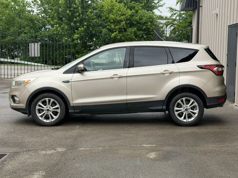 Used 2017 Ford Escape SE w/ SE Cold Weather Package FWD image 4