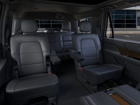 New 2022 Lincoln Navigator 4WD image 11