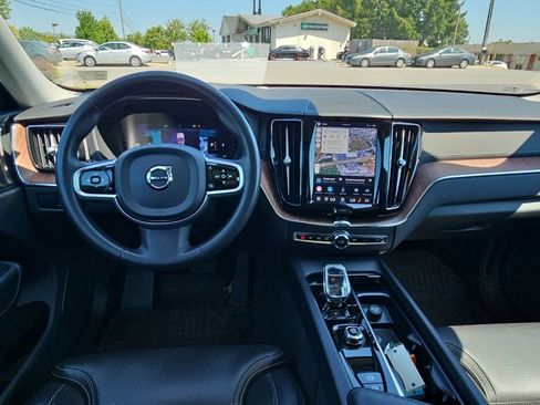Used 2023 Volvo XC60 B5 Ultimate w/ Climate Package AWD/4WD image 2