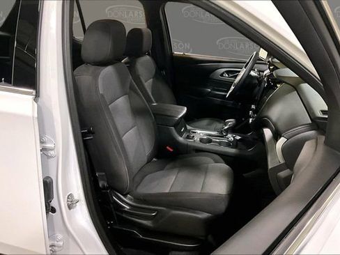 Used 2023 Chevrolet Traverse LT image 15