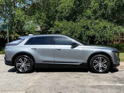Used 2024 Cadillac Lyriq Luxury AWD/4WD image 9