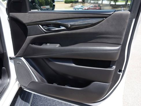 Used 2019 Cadillac Escalade Platinum image 36