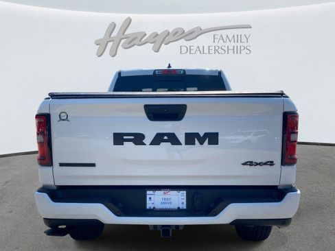 Used 2025 RAM 1500 Big Horn AWD/4WD image 4